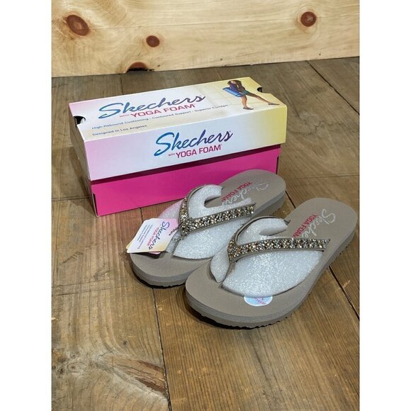 NEW! Women’s Skechers flip flops. Yoga foam. Size 6 - Picture 1 of 4